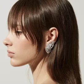 Aros en oro blanco 18k con diseño de Mariposa y brillantes en distitnos cortes